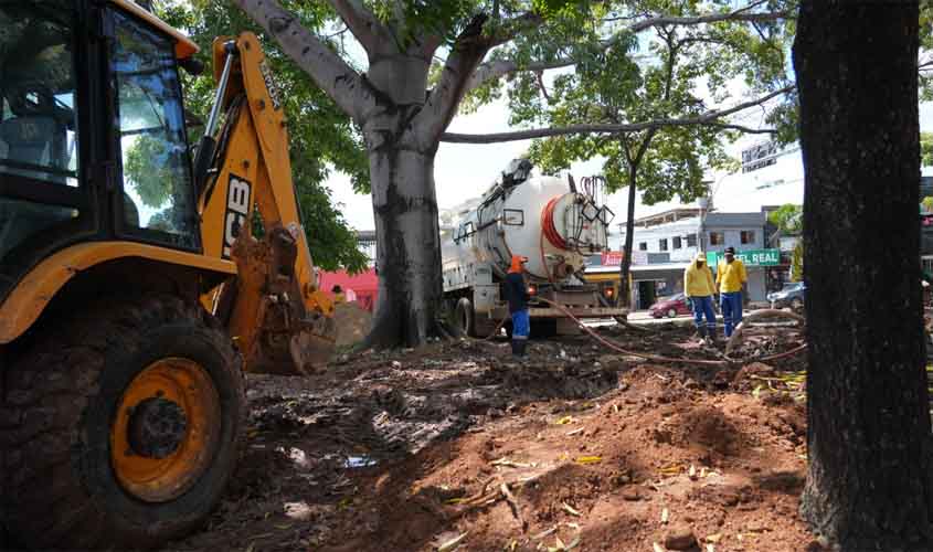 Prefeitura realiza intervenção em trecho da avenida Jorge Teixeira para eliminar alagamentos