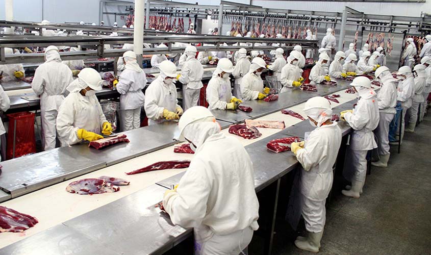 Frigorífico consegue afastar multa por não preencher cota de pessoas com deficiência