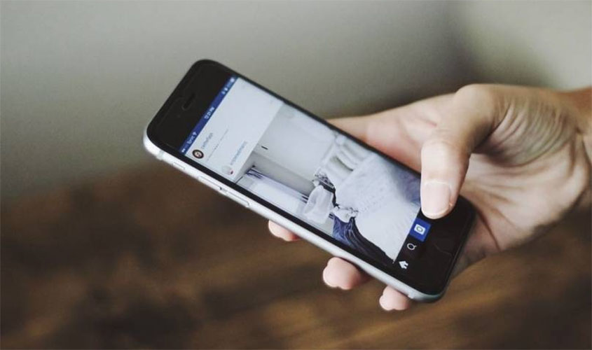 Professor é condenado a 23 anos de prisão por trocar nudes com alunos através do WhatsApp