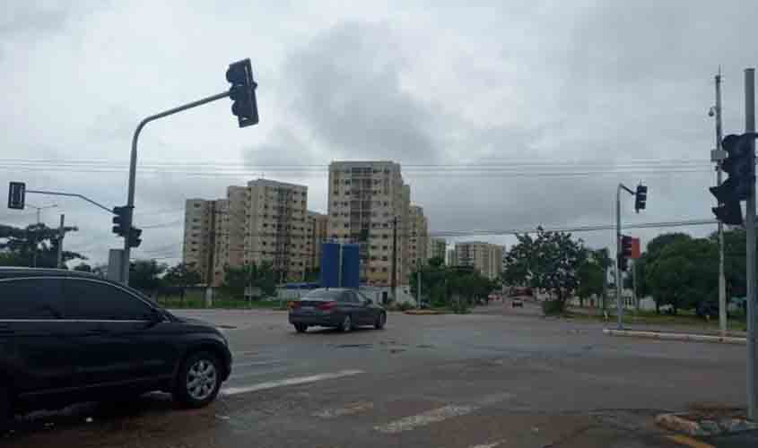 Fiação do semáforo do cruzamento das avenidas Rio Madeira e Tiradentes é furtada