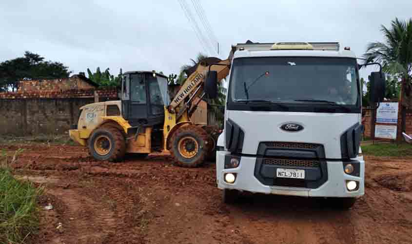 Semosp faz limpeza nas ruas do Parque S. Pedro