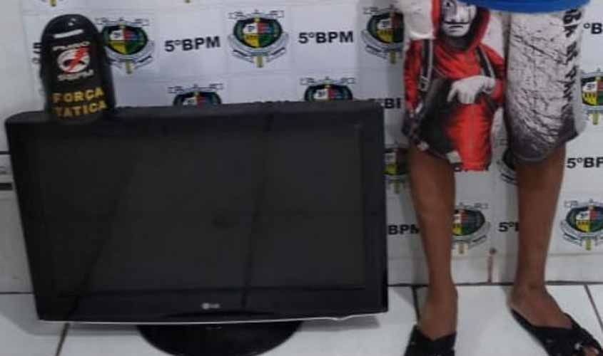 Adolescente acusado de chefiar boca de fumo é detido com droga e moto roubada