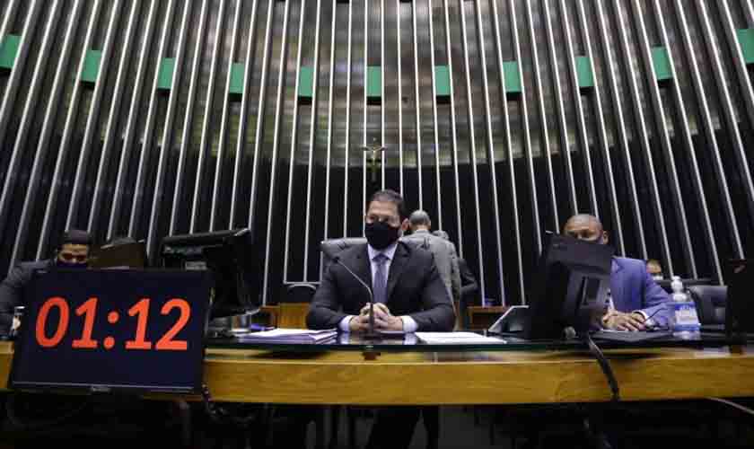 Deputados aprovam possibilidade de candidatura de gestor que teve as contas rejeitadas e foi punido apenas com multa