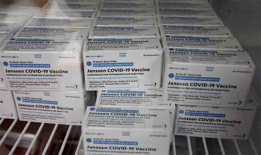 Novo lote com 300 mil doses da vacina da Janssen chega ao Brasil