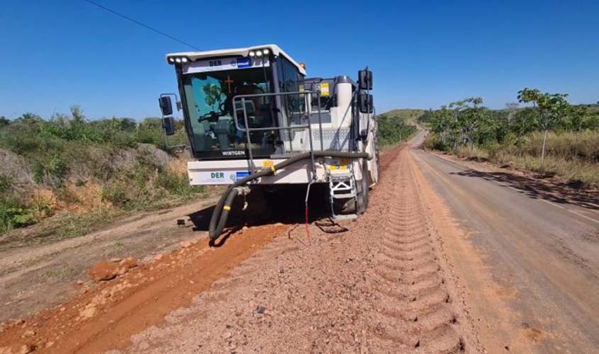 Avançam os serviços de recuperação da pavimentação da rodovia-492 entre município e RO-491