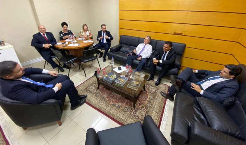 Diretorias da OAB e CAARO realizam reunião de alinhamento
