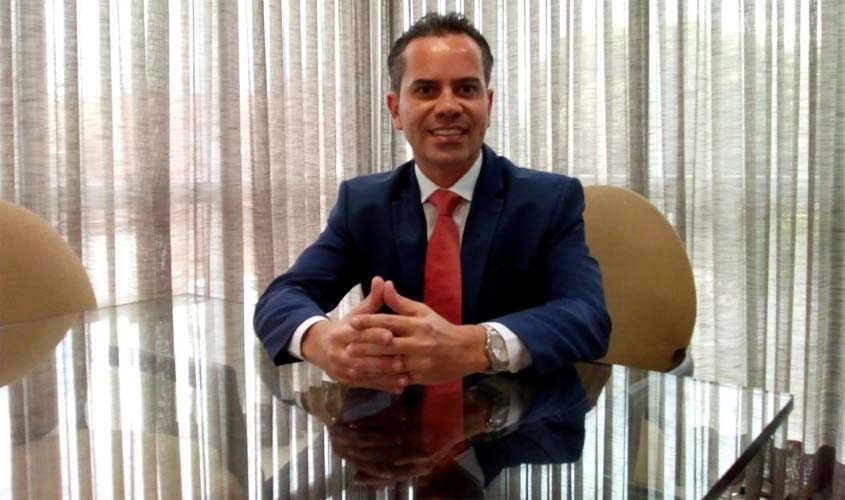 Artigo: “Morde e assopra”, Por Andrey Cavalcante