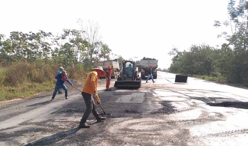 Presidente Laerte Gomes agradece DER por recuperação da RO 135, em Ji-Paraná