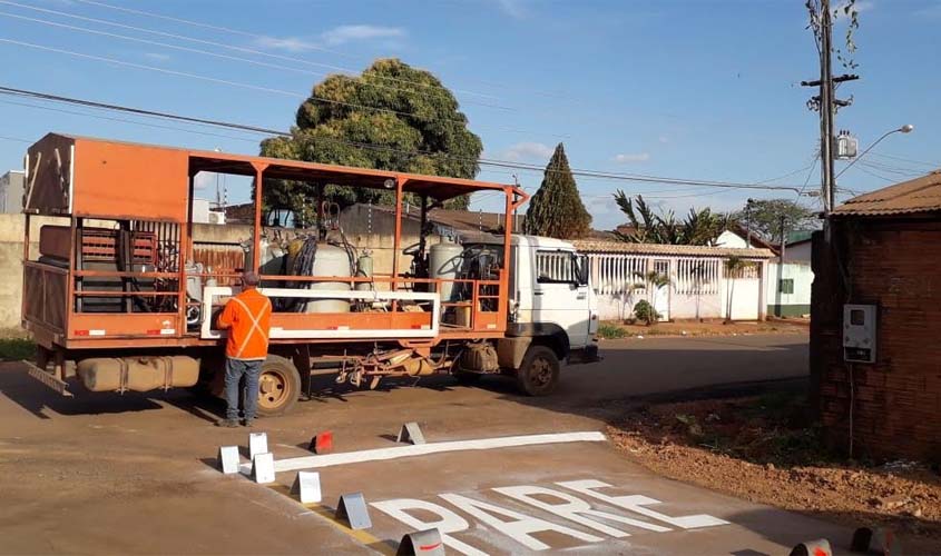 Prefeitura inicia sinalização das ruas do bairro Cohab