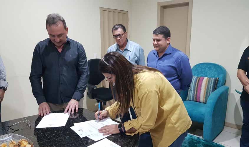 Deputada Mariana Carvalho recebe demanda do prefeito Luizão do Trento