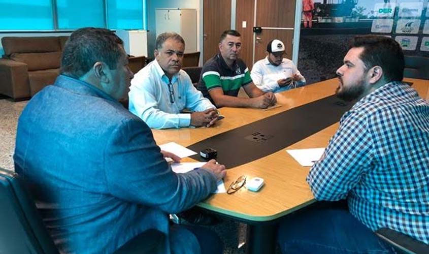 Jean Oliveira cobra limpeza de distritos e recuperação de vicinais em Nova Mamoré