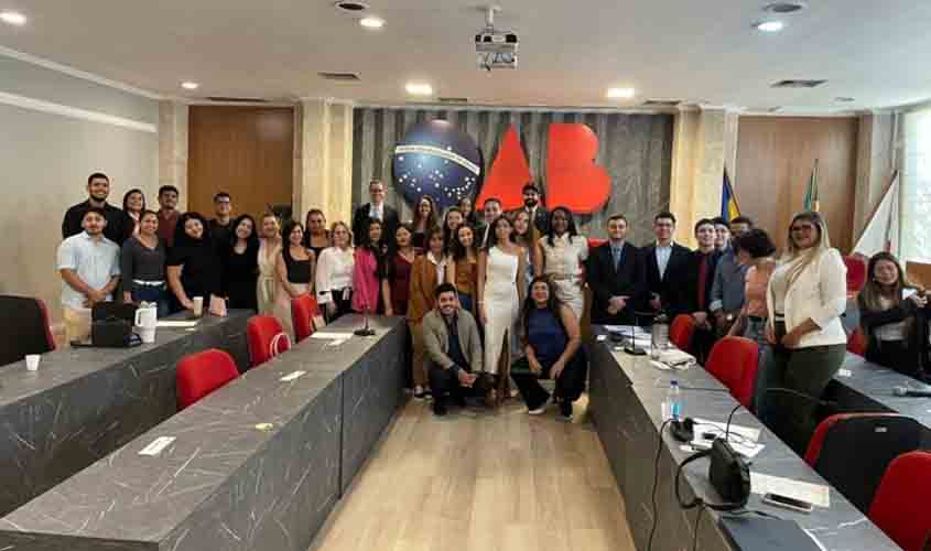 Homenagens marcam a posse da nova diretoria da subcomissão universitária da OABRO