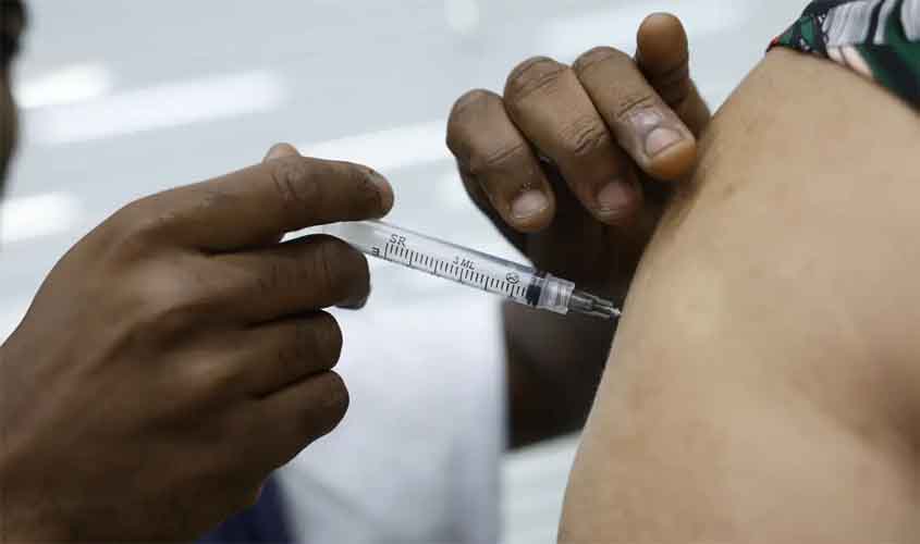 Casos de síndrome respiratória aguda grave caem no país, diz Fiocruz