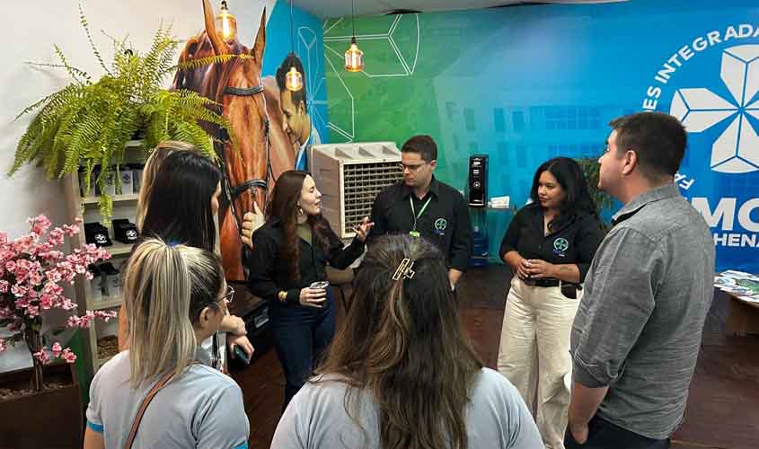 Estande da FIMCA Vilhena se destaca na primeira noite da SICOOB AGROSHOW