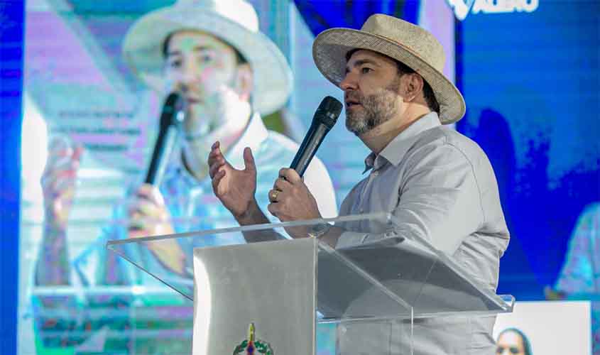 Deputado Alex Redano convida população para prestigiar os 40 anos da Expoari