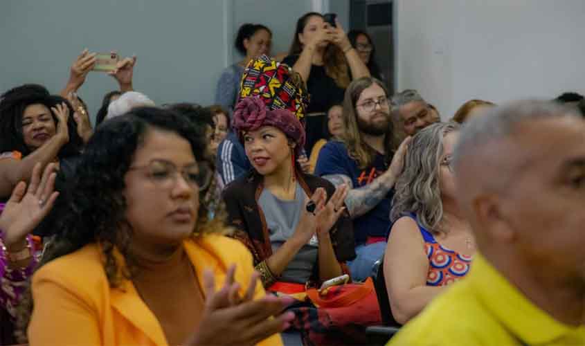 Café ancestral com trancistas acontece na próxima segunda-feira (28), no Prédio do Relógio em Porto Velho
