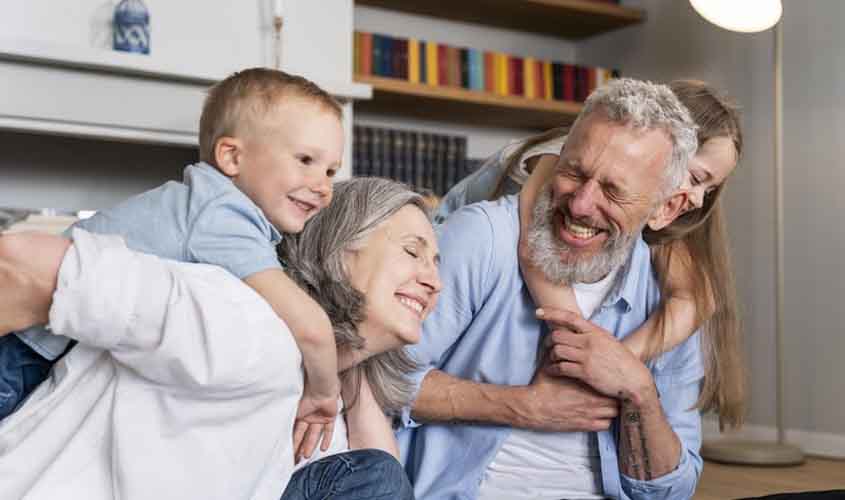 Dia dos Avós: entenda como a relação deles com as crianças ajuda na educação dos pequenos