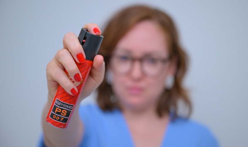 Lei autoriza venda de spray de pimenta para mulheres