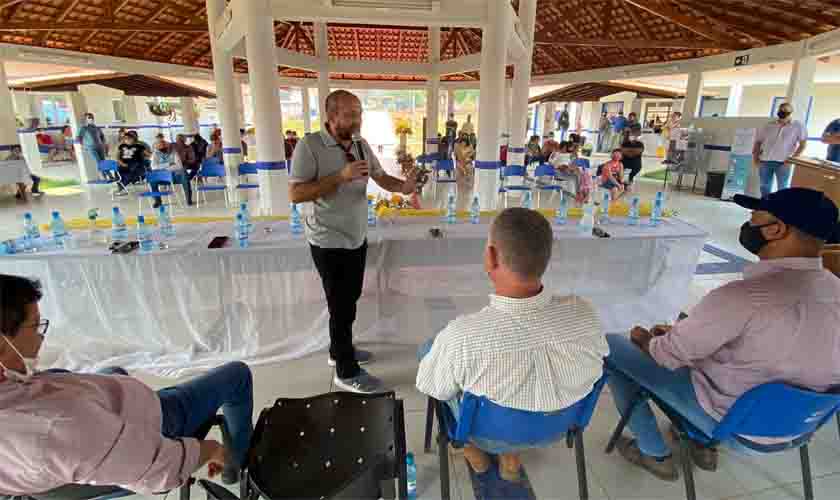 Deputado Laerte Gomes prestigia inauguração de novas salas de aula em escola de Theobroma