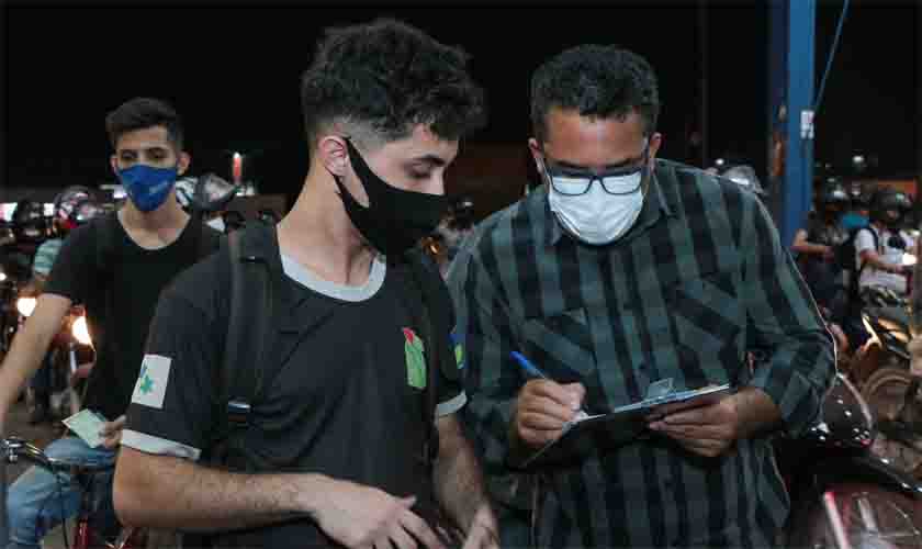 Vacinação dos adolescentes com comobirdades acontece na quinta