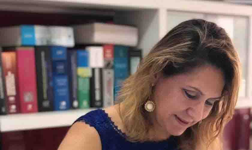 Zênia Cernov visita escritórios e lança livro sobre estatuto, regulamento e código de ética da OAB