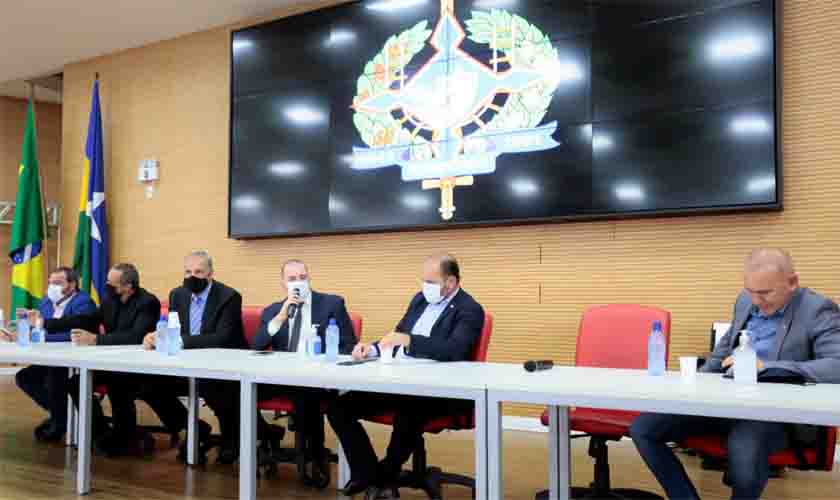 Deputados recebem sindicatos, que querem discutir projeto que trata da reforma da previdência