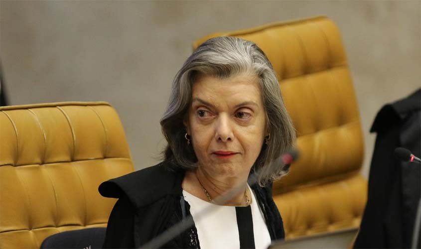 Cármen Lúcia é eleita ministra efetiva do TSE