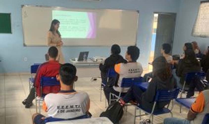 Comissões da OAB realizam palestras contra violência de gênero para estudantes de escolas estaduais