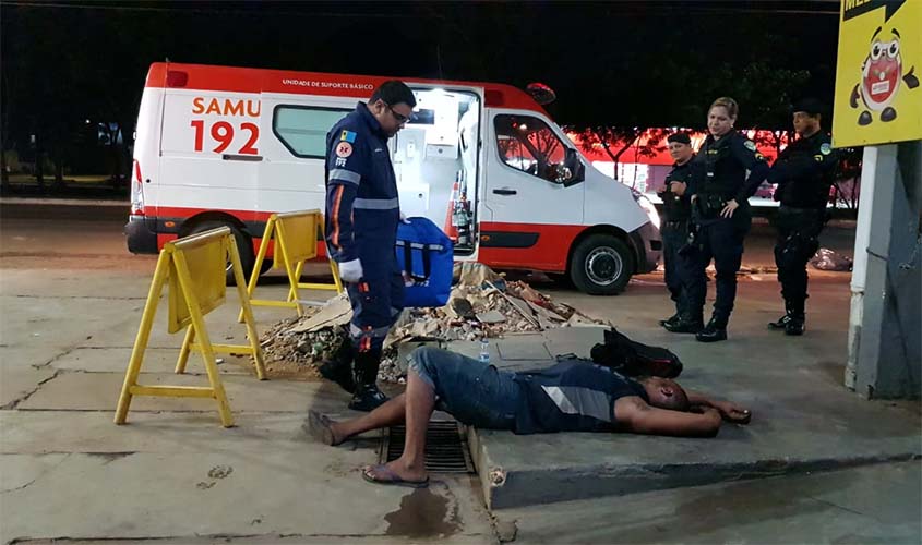 Homem é roubado e leva facadas