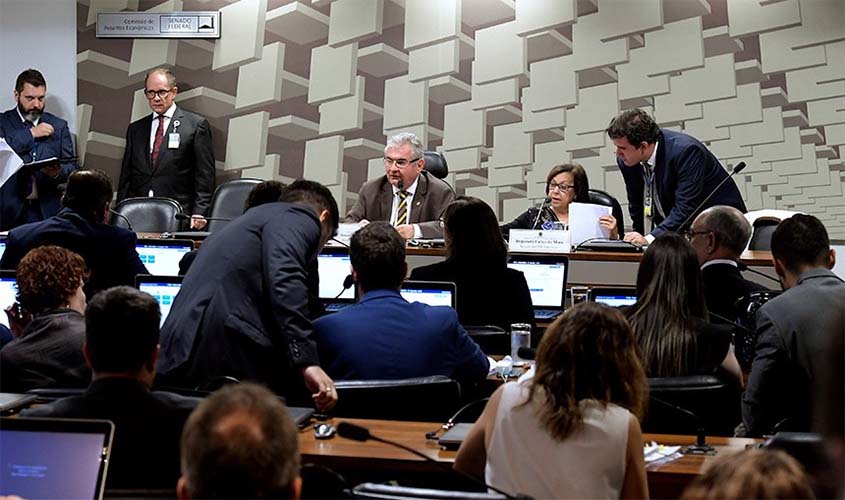 CPI das Fake News vota convocação de executivos de Google, Facebook e Twitter 