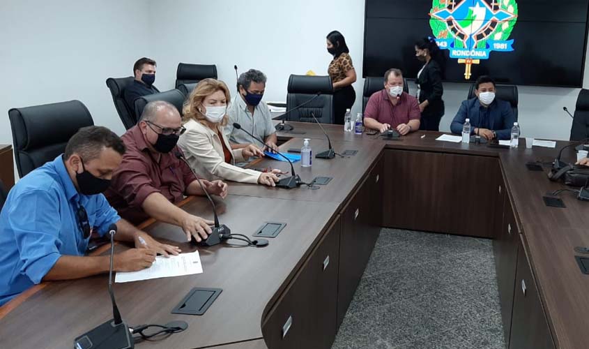 SINDSAÚDE e demais sindicatos se reúnem com Comissão da Saúde da Assembleia Legislativa e cobram envio imediato do PCCR