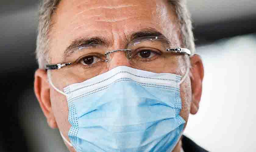 Isolado com Covid em NY, Queiroga troca hotel de luxo por puxadinho