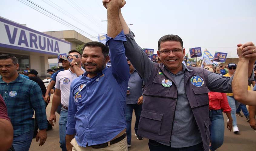 Jaru - Coronel Marcos Rocha e Elias Rezende reúnem centenas de pessoas em caminhada