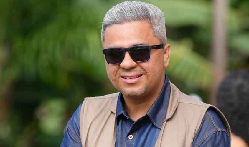 “Se espremer sai sangue”: novas regras da SECOM proíbem verba a quem explora violência