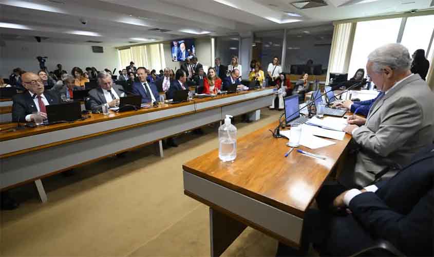 Comissão do Senado aprova isenção do IR para quem ganha até R$ 5 mil