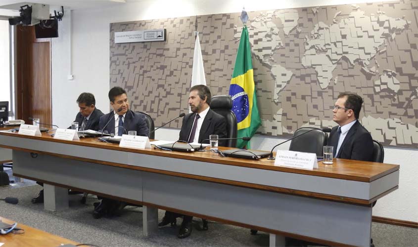 Eletrobras vai beneficiar  cerca de 10 mil famílias  com o Luz para Todos em  Rondônia, informa o senador Raupp 