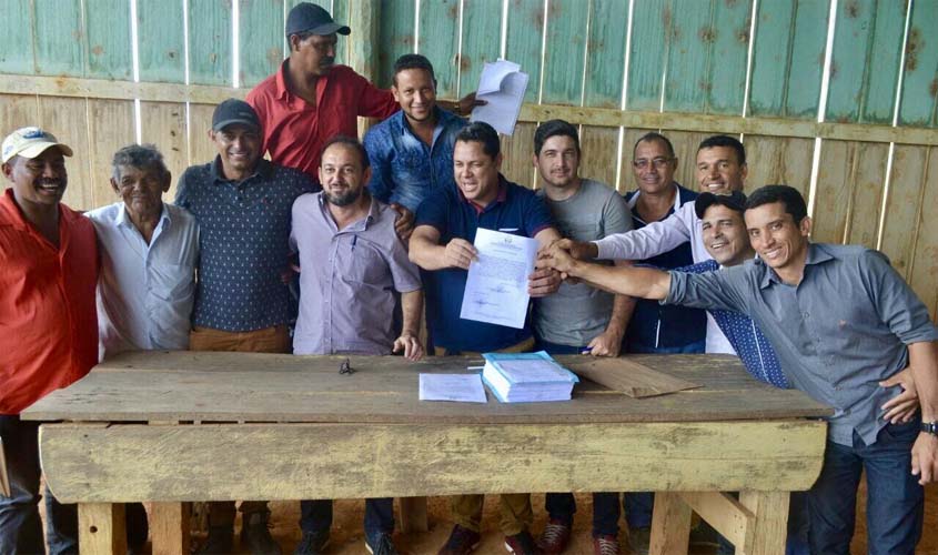 Laerte Gomes garante recurso para recuperação de estradas rurais em Theobroma