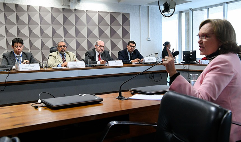 Reforma da Previdência foi muito dura com trabalhadores, dizem debatedores