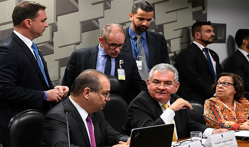 CPI quer ouvir Santos Cruz, Joice, Delegado Waldir e membros do governo