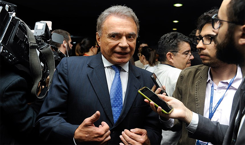 Senadores pedem apoio à população para PEC que reduz número de parlamentares