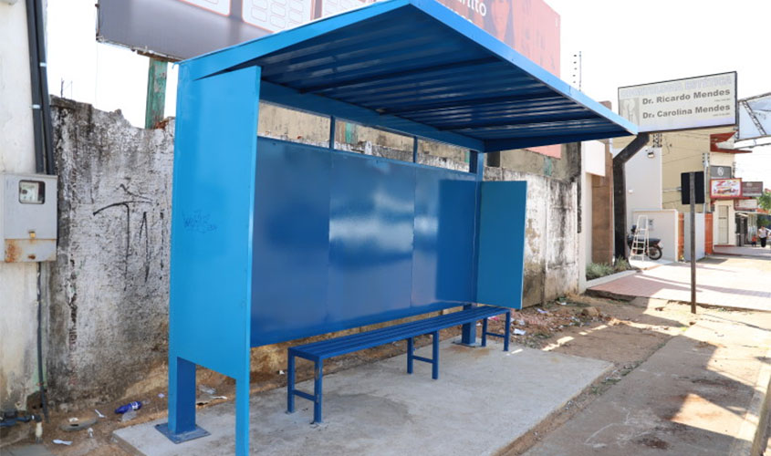 Prefeitura implanta novos abrigos nas vias principais