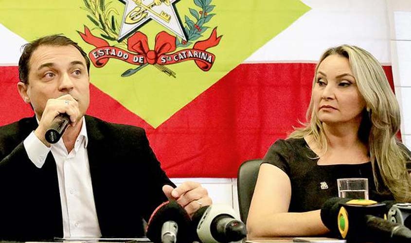 Tribunal aprova impeachment do governador de Santa Catarina e absolve vice-governadora