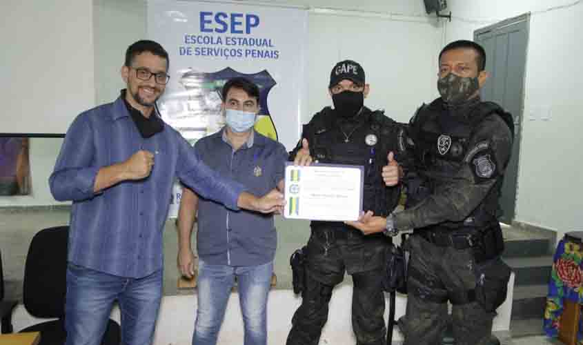  Deputado Anderson participa de abertura de curso e entrega voto de louvor