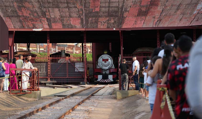 Locomotiva 18 exibe aos domingos na Madeira-Mamoré