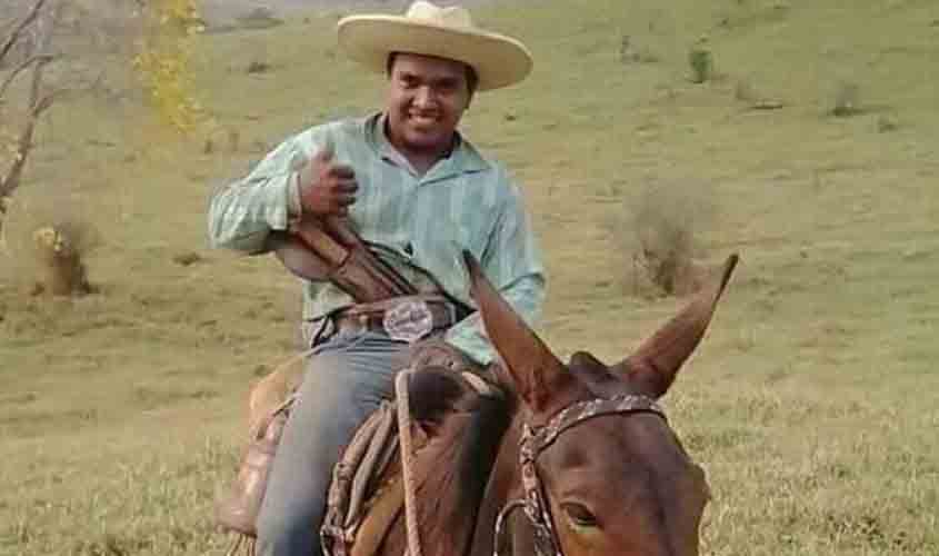 Homem é morto a facadas pelo enteado, que assume o crime e diz que agiu para proteger os irmãos menores