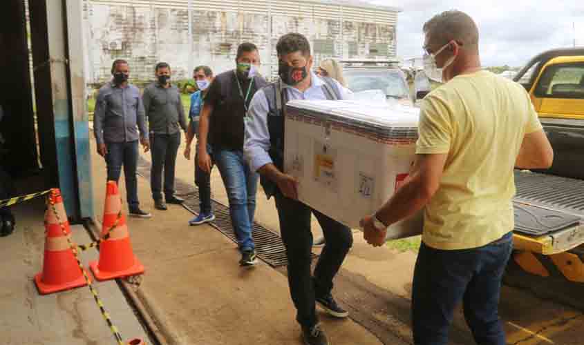 Governo de Rondônia entrega vacinas da Oxford para as Regionais de Saúde em menos de 12 horas