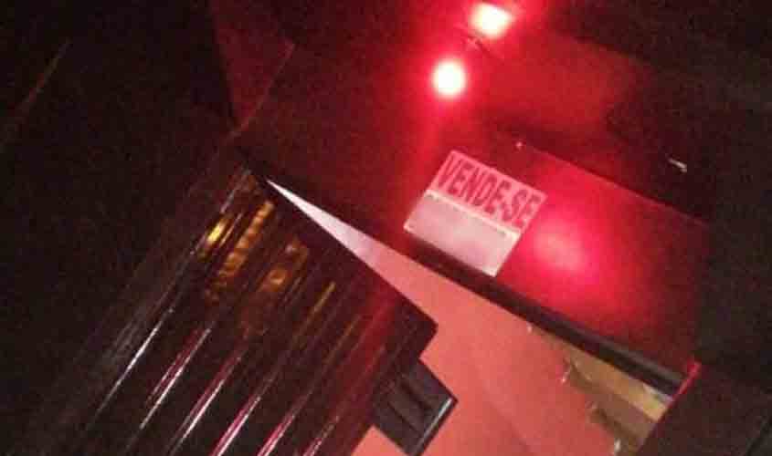 Preso bebendo em cabaré durante toque de recolher, empresário se revolta com 'idiotice de decreto'