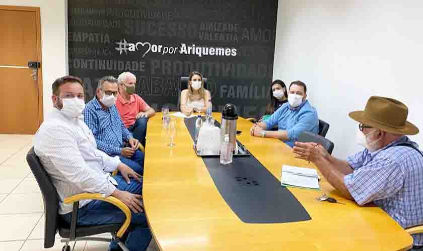 Presidente Alex Redano acolhe pedido para destinar recursos para construção de cozinha industrial na APA