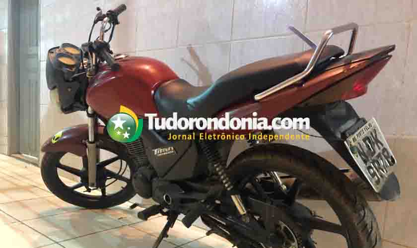 Jovem é preso com moto roubada