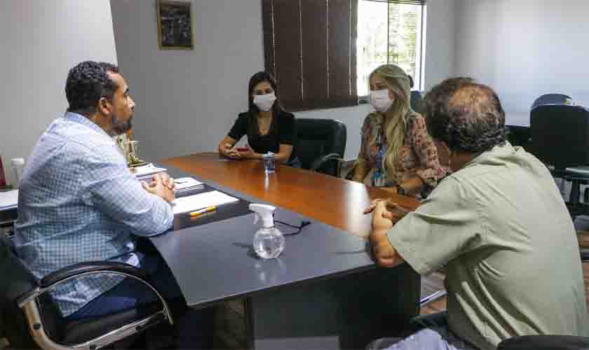 Prefeito se reúne com gerente do PA Agro da Caixa em Ji-Paraná